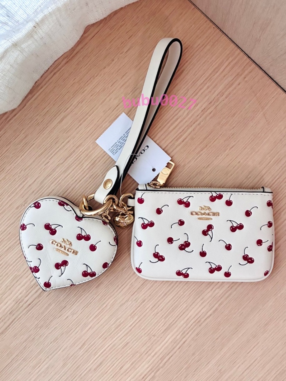 NWT🍒Coach Wristlet And Heart Pouch
With Cherry Print And Charm CEO36 Chalk Gifts